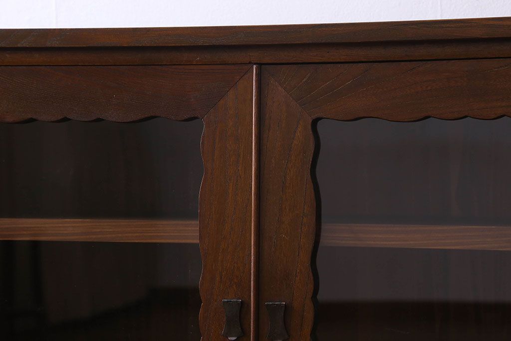 アンティーク家具　お洒落で可愛らしいアンティークローボード(サイドボード、テレビボード、TVボード)