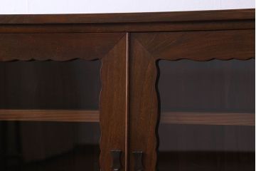 アンティーク家具　お洒落で可愛らしいアンティークローボード(サイドボード、テレビボード、TVボード)