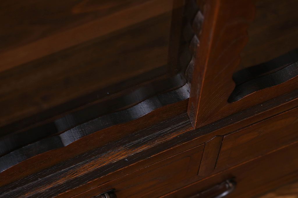 アンティーク家具　お洒落で可愛らしいアンティークローボード(サイドボード、テレビボード、TVボード)