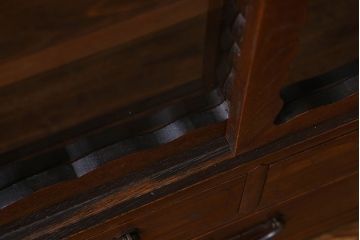 アンティーク家具　お洒落で可愛らしいアンティークローボード(サイドボード、テレビボード、TVボード)