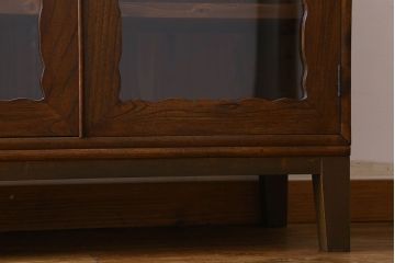 アンティーク家具　お洒落で可愛らしいアンティークローボード(サイドボード、テレビボード、TVボード)