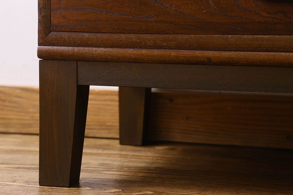 アンティーク家具　お洒落で可愛らしいアンティークローボード(サイドボード、テレビボード、TVボード)