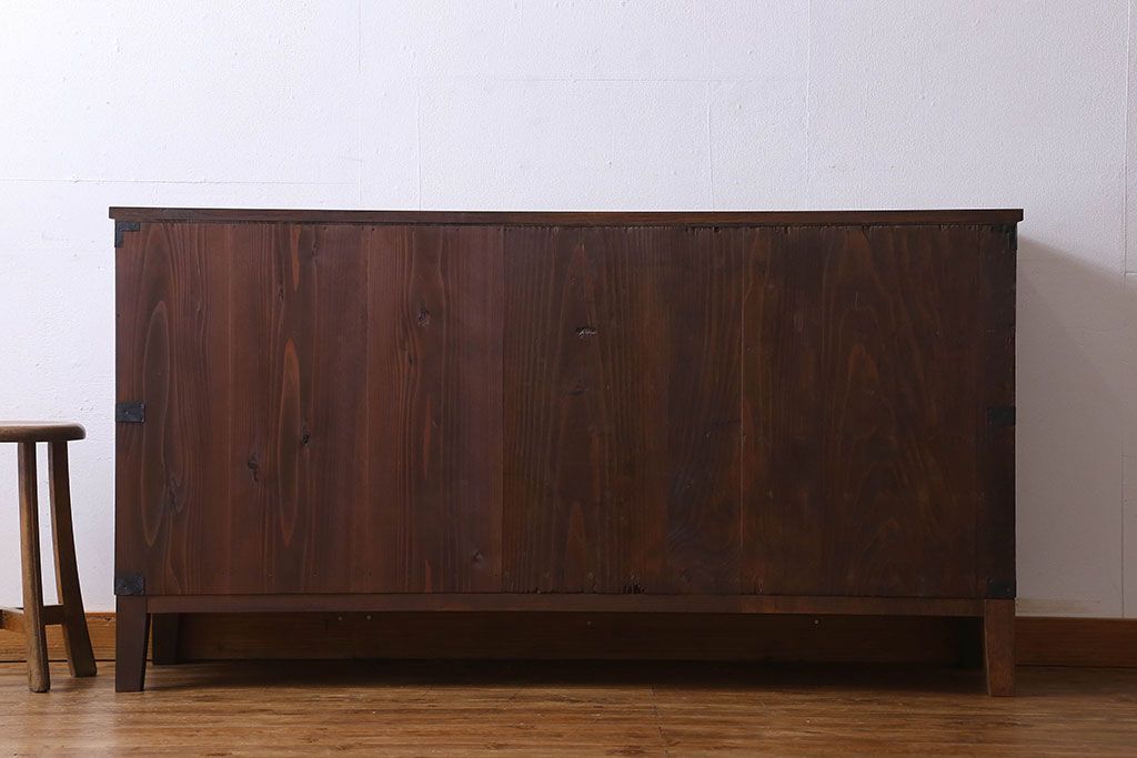 アンティーク家具　お洒落で可愛らしいアンティークローボード(サイドボード、テレビボード、TVボード)