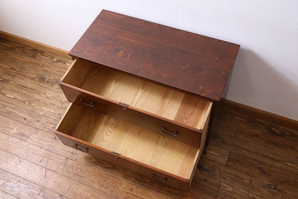 アンティーク家具　和製アンティーク　漆塗りが上品な鉄脚付きチェスト(箪笥、タンス、引き出し)