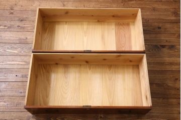 アンティーク家具　和製アンティーク　漆塗りが上品な鉄脚付きチェスト(箪笥、タンス、引き出し)