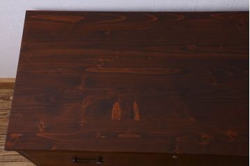 アンティーク家具　和製アンティーク　漆塗りが上品な鉄脚付きチェスト(箪笥、タンス、引き出し)