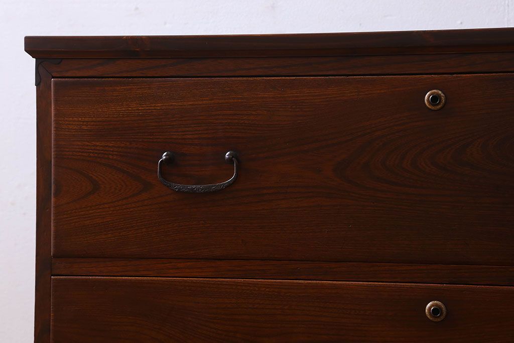 アンティーク家具　和製アンティーク　漆塗りが上品な鉄脚付きチェスト(箪笥、タンス、引き出し)