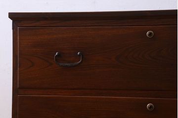 アンティーク家具　和製アンティーク　漆塗りが上品な鉄脚付きチェスト(箪笥、タンス、引き出し)