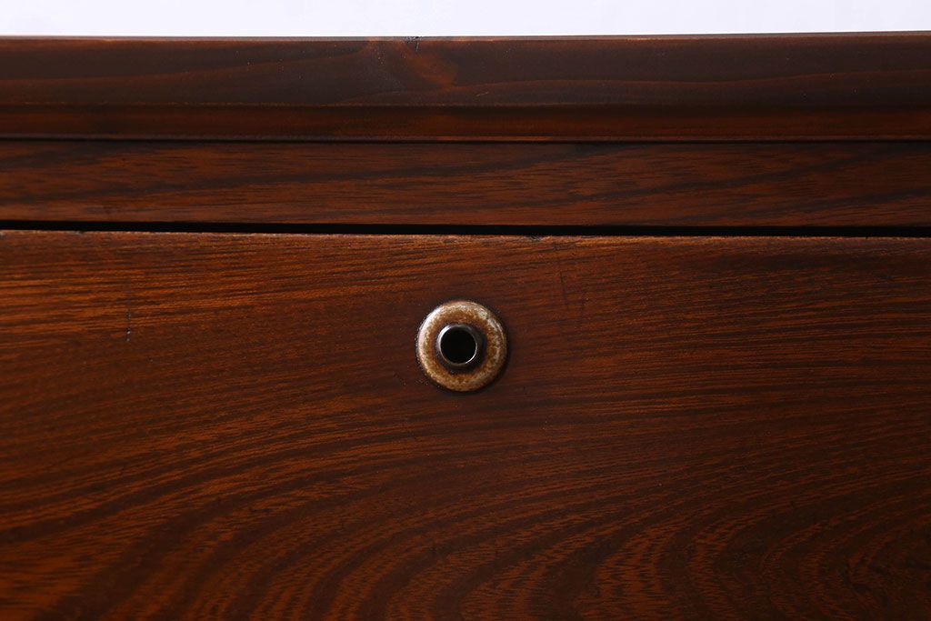 アンティーク家具　和製アンティーク　漆塗りが上品な鉄脚付きチェスト(箪笥、タンス、引き出し)