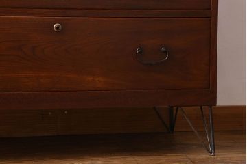 アンティーク家具　和製アンティーク　漆塗りが上品な鉄脚付きチェスト(箪笥、タンス、引き出し)