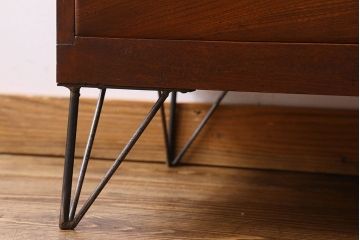 アンティーク家具　和製アンティーク　漆塗りが上品な鉄脚付きチェスト(箪笥、タンス、引き出し)