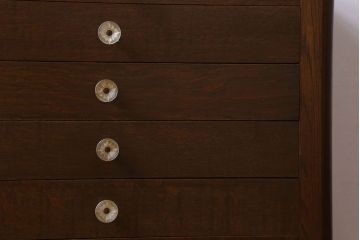 アンティーク家具　和製アンティーク　シックな雰囲気漂うナラ材のサイドチェスト(引き出し、書類収納)