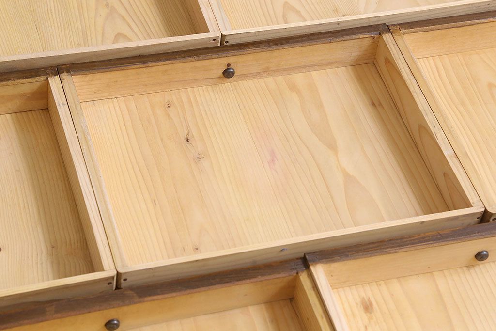 アンティーク家具　和製アンティーク　シックな雰囲気漂うナラ材のサイドチェスト(引き出し、書類収納)