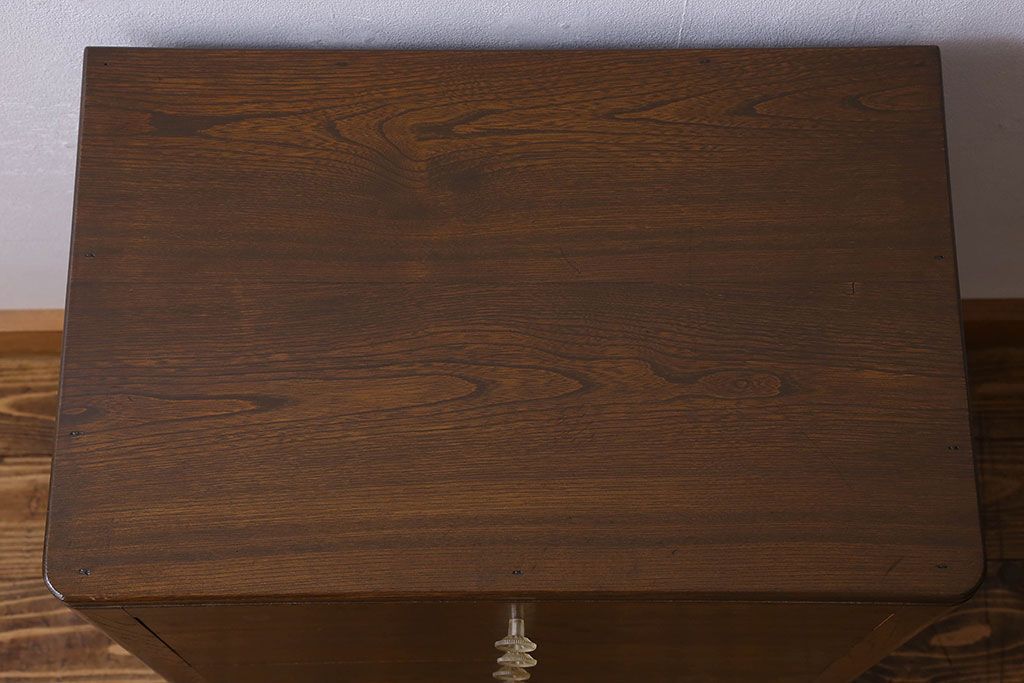 アンティーク家具　和製アンティーク　シックな雰囲気漂うナラ材のサイドチェスト(引き出し、書類収納)