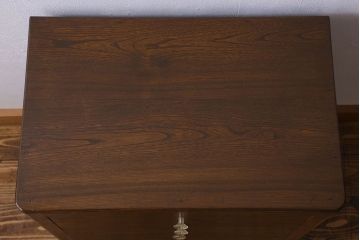 アンティーク家具　和製アンティーク　シックな雰囲気漂うナラ材のサイドチェスト(引き出し、書類収納)