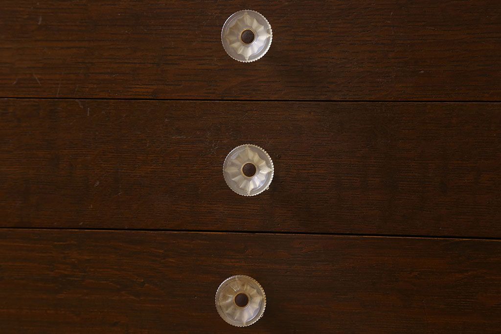 アンティーク家具　和製アンティーク　シックな雰囲気漂うナラ材のサイドチェスト(引き出し、書類収納)