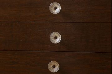 アンティーク家具　和製アンティーク　シックな雰囲気漂うナラ材のサイドチェスト(引き出し、書類収納)