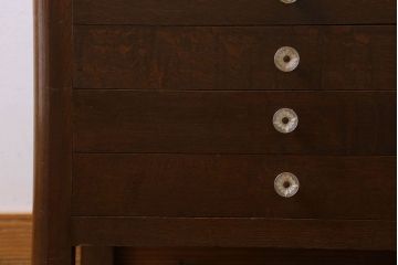 アンティーク家具　和製アンティーク　シックな雰囲気漂うナラ材のサイドチェスト(引き出し、書類収納)