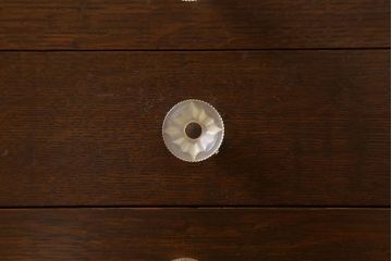 アンティーク家具　和製アンティーク　シックな雰囲気漂うナラ材のサイドチェスト(引き出し、書類収納)