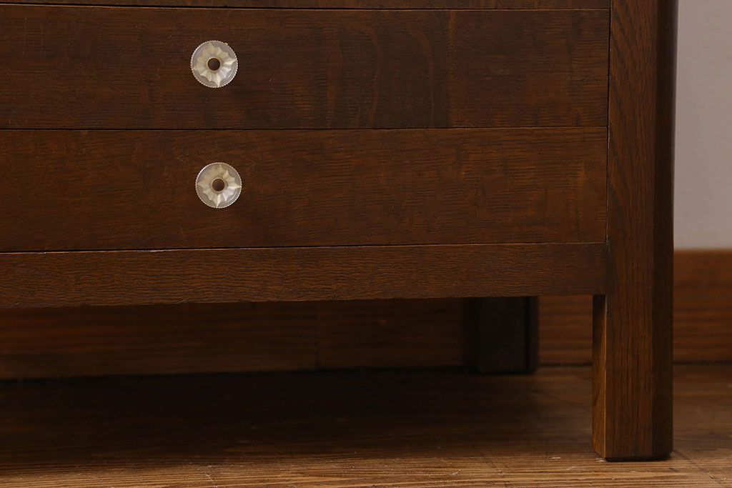 アンティーク家具　和製アンティーク　シックな雰囲気漂うナラ材のサイドチェスト(引き出し、書類収納)