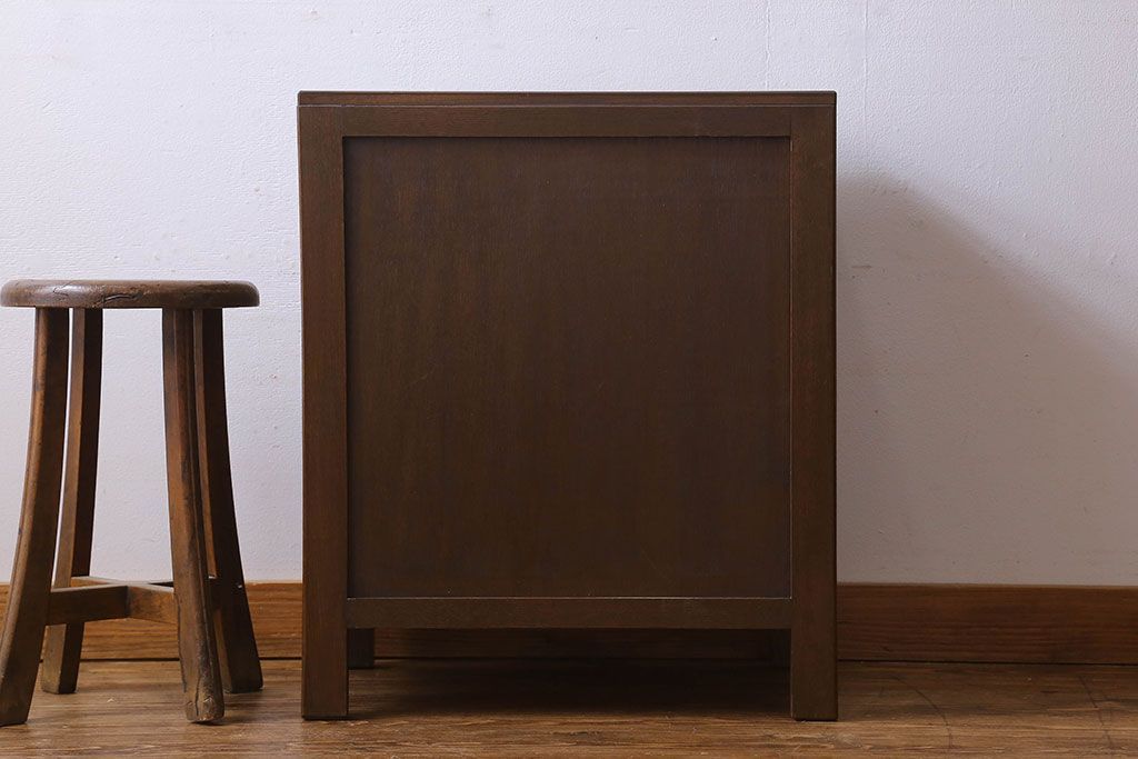 アンティーク家具　和製アンティーク　シックな雰囲気漂うナラ材のサイドチェスト(引き出し、書類収納)