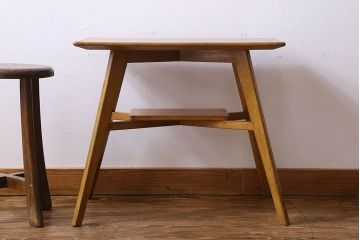 レトロ家具　昭和レトロ　温かみのある色味が魅力的なナラ材のサイドテーブル(花台、飾り台)