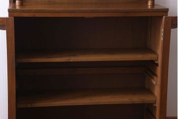 レトロ家具　レトロガラス入り!上品な佇まいのアンティークブックケース(本箱、収納棚、食器棚)