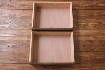 レトロ家具　レトロガラス入り!上品な佇まいのアンティークブックケース(本箱、収納棚、食器棚)