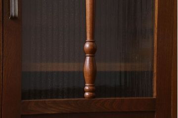 レトロ家具　レトロガラス入り!上品な佇まいのアンティークブックケース(本箱、収納棚、食器棚)