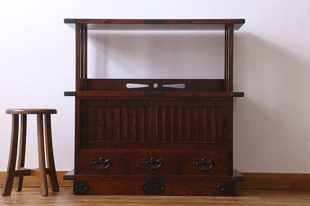 中古　伝統民芸家具　岩谷堂　欅材の杢目が美しい飾り棚2号(収納棚)(定価約28万円)