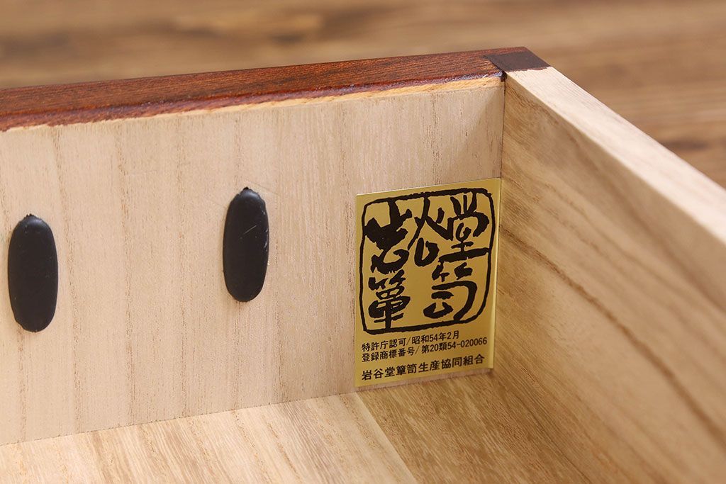 中古　伝統民芸家具　岩谷堂　欅材の杢目が美しい飾り棚2号(収納棚)(定価約28万円)