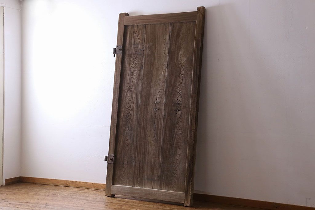 和製アンティーク　総ケヤキ材　特大　味わいのある風合いの門扉(蔵戸、建具、玄関戸)(1)