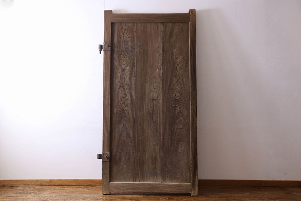 和製アンティーク　総ケヤキ材　特大　味わいのある風合いの門扉(蔵戸、建具、玄関戸)(1)