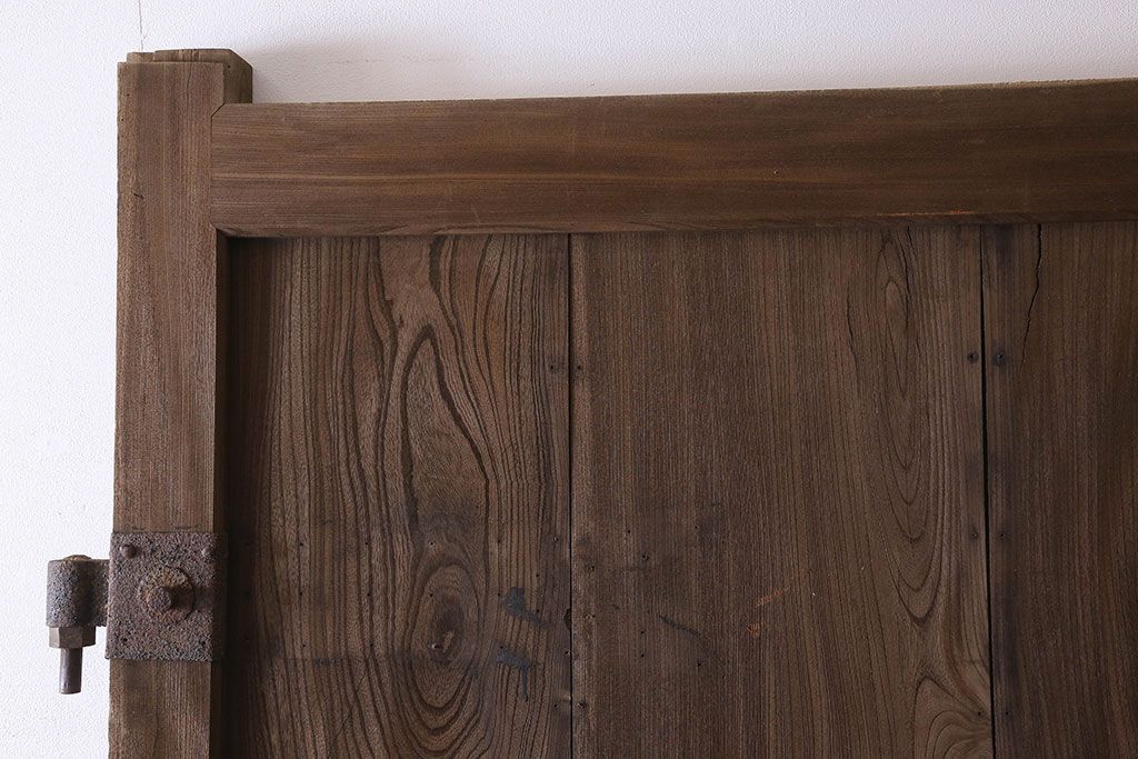 和製アンティーク　総ケヤキ材　特大　味わいのある風合いの門扉(蔵戸、建具、玄関戸)(1)