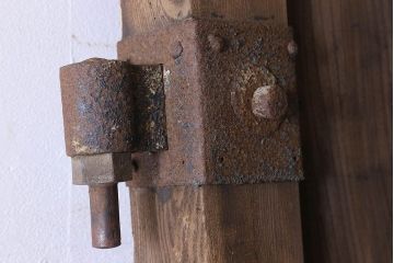 和製アンティーク　総ケヤキ材　特大　味わいのある風合いの門扉(蔵戸、建具、玄関戸)(1)