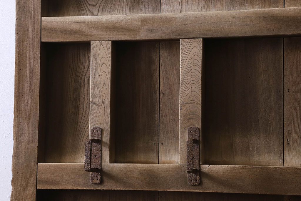 和製アンティーク　総ケヤキ材　特大　味わいのある風合いの門扉(蔵戸、建具、玄関戸)(1)