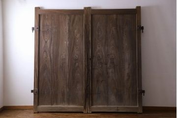 和製アンティーク　総ケヤキ材　特大　味わいのある風合いの門扉(蔵戸、建具、玄関戸)(1)