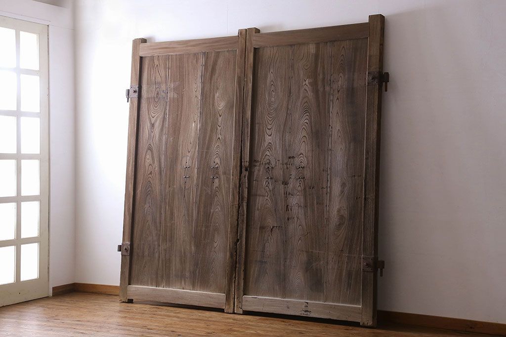 和製アンティーク　総ケヤキ材　特大　味わいのある風合いの門扉(蔵戸、建具、玄関戸)(2)