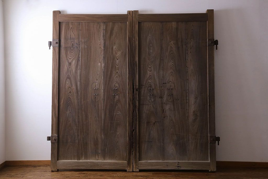 和製アンティーク　総ケヤキ材　特大　味わいのある風合いの門扉(蔵戸、建具、玄関戸)(2)