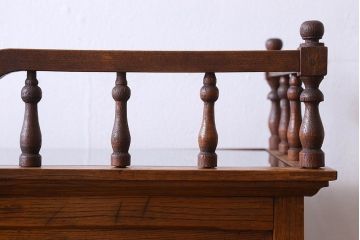 アンティーク家具　和製アンティーク　天飾りがおしゃれな栓材のショーケース(ガラスケース、陳列棚、飾り棚)