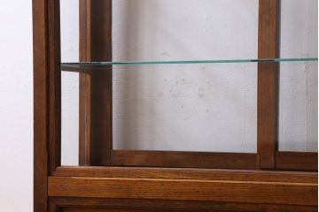 アンティーク家具　和製アンティーク　天飾りがおしゃれな栓材のショーケース(ガラスケース、陳列棚、飾り棚)