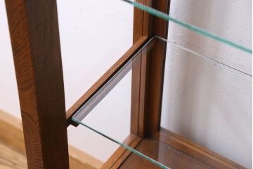 アンティーク家具　和製アンティーク　天飾りがおしゃれな栓材のショーケース(ガラスケース、陳列棚、飾り棚)