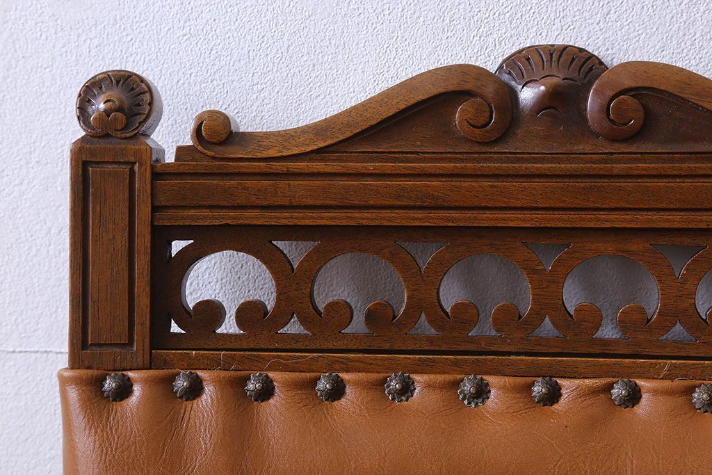 アンティーク家具　フランスアンティーク　本革　優美なデザインのダイニングチェア(椅子、イス)