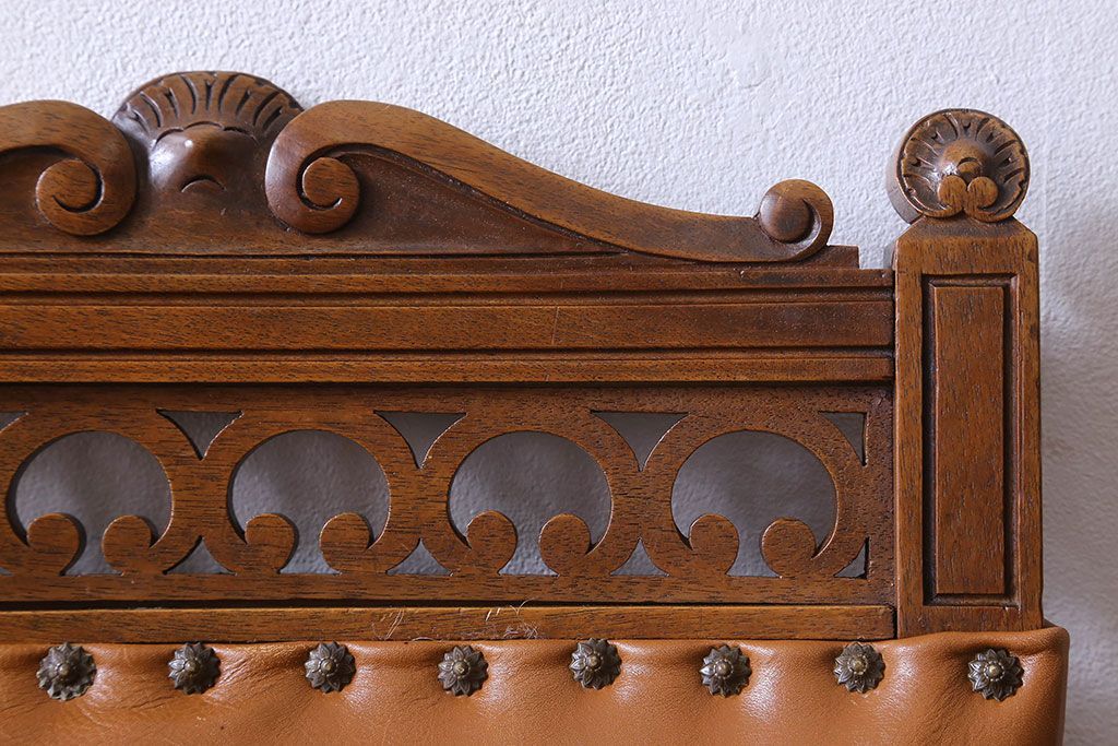 アンティーク家具　フランスアンティーク　本革　優美なデザインのダイニングチェア(椅子、イス)