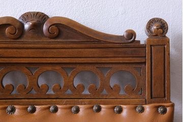 アンティーク家具　フランスアンティーク　本革　優美なデザインのダイニングチェア(椅子、イス)