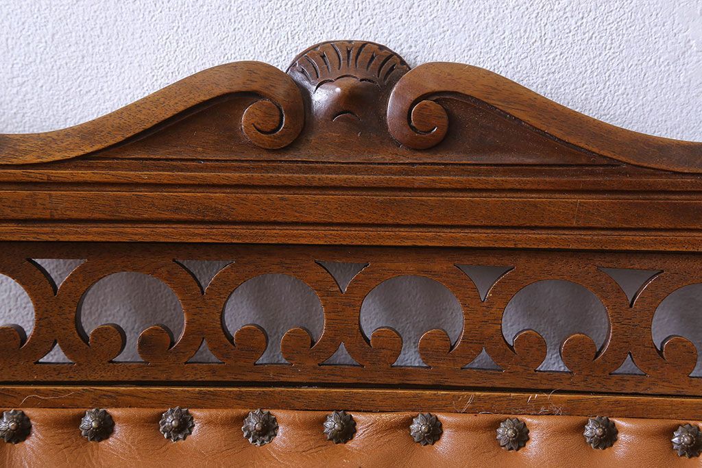 アンティーク家具　フランスアンティーク　本革　優美なデザインのダイニングチェア(椅子、イス)