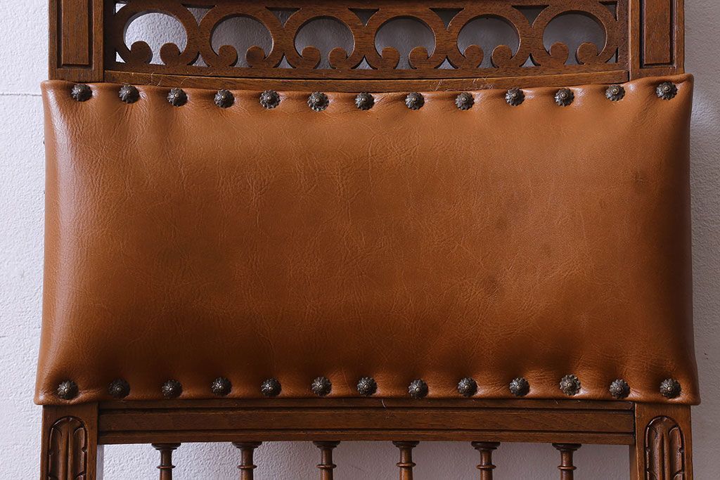 アンティーク家具　フランスアンティーク　本革　優美なデザインのダイニングチェア(椅子、イス)