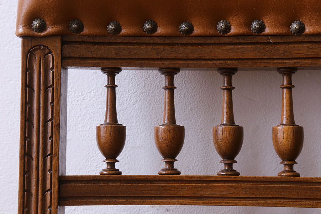 アンティーク家具　フランスアンティーク　本革　優美なデザインのダイニングチェア(椅子、イス)