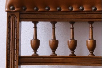 アンティーク家具　フランスアンティーク　本革　優美なデザインのダイニングチェア(椅子、イス)