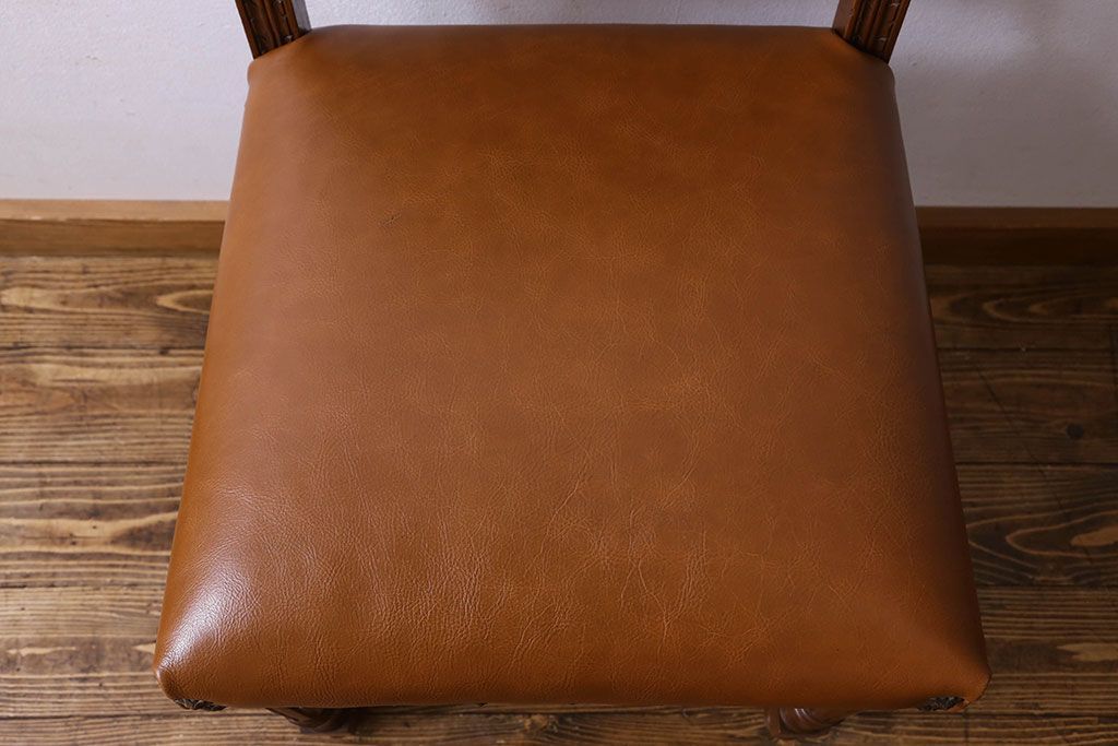 アンティーク家具　フランスアンティーク　本革　優美なデザインのダイニングチェア(椅子、イス)